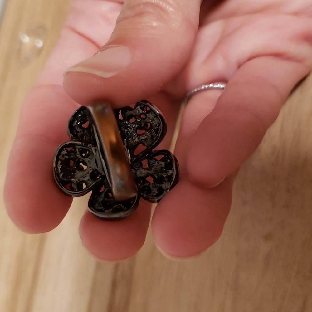 🔶️5 for $30🔶️ Flower ring - Picture 3 of 4